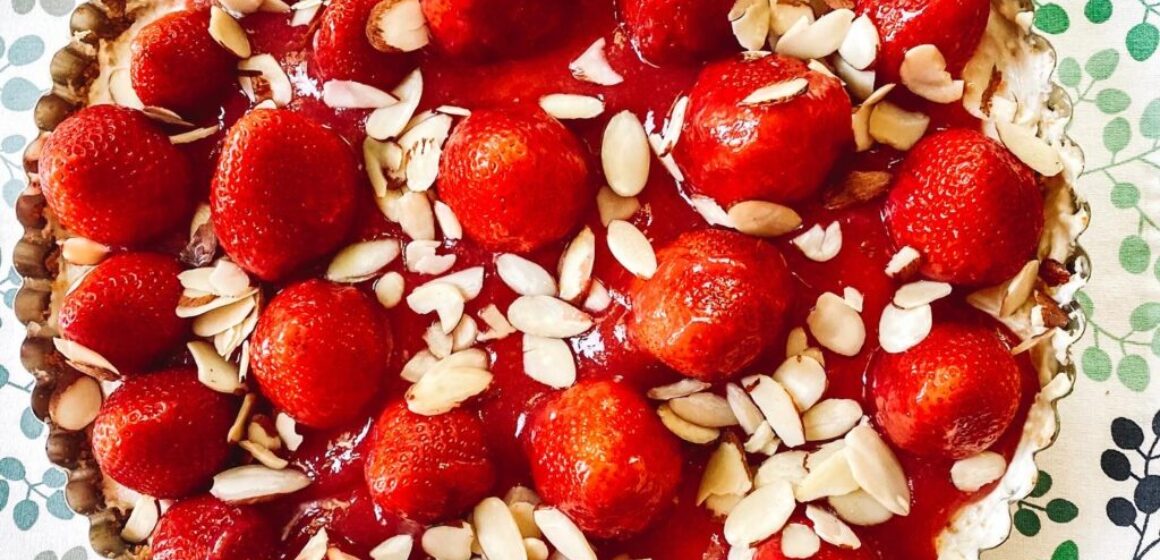 Strawberry almond tart